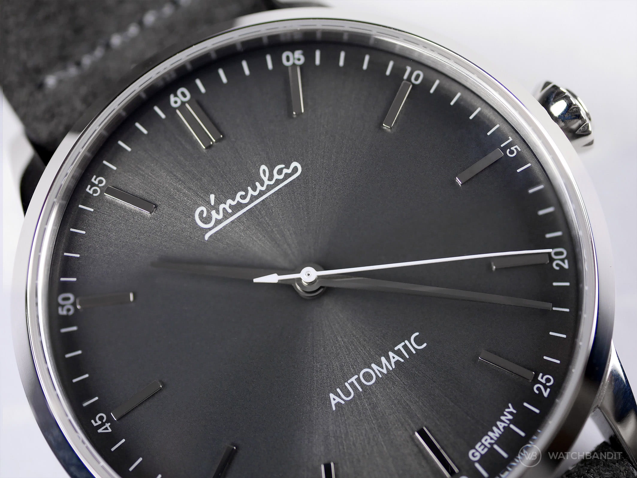 Circula Circula Classic Automatic Anthracite dial close up watchbandit