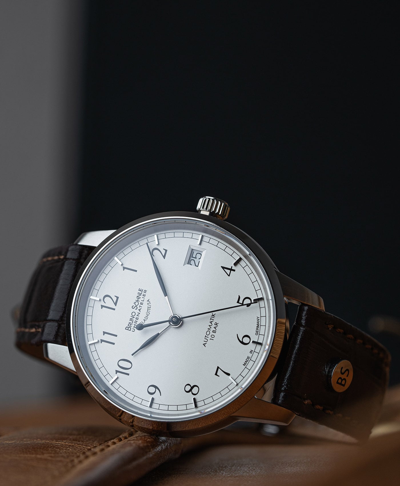 Bruno Söhnle - Hamburg Automatik Small - mood shot 2-min