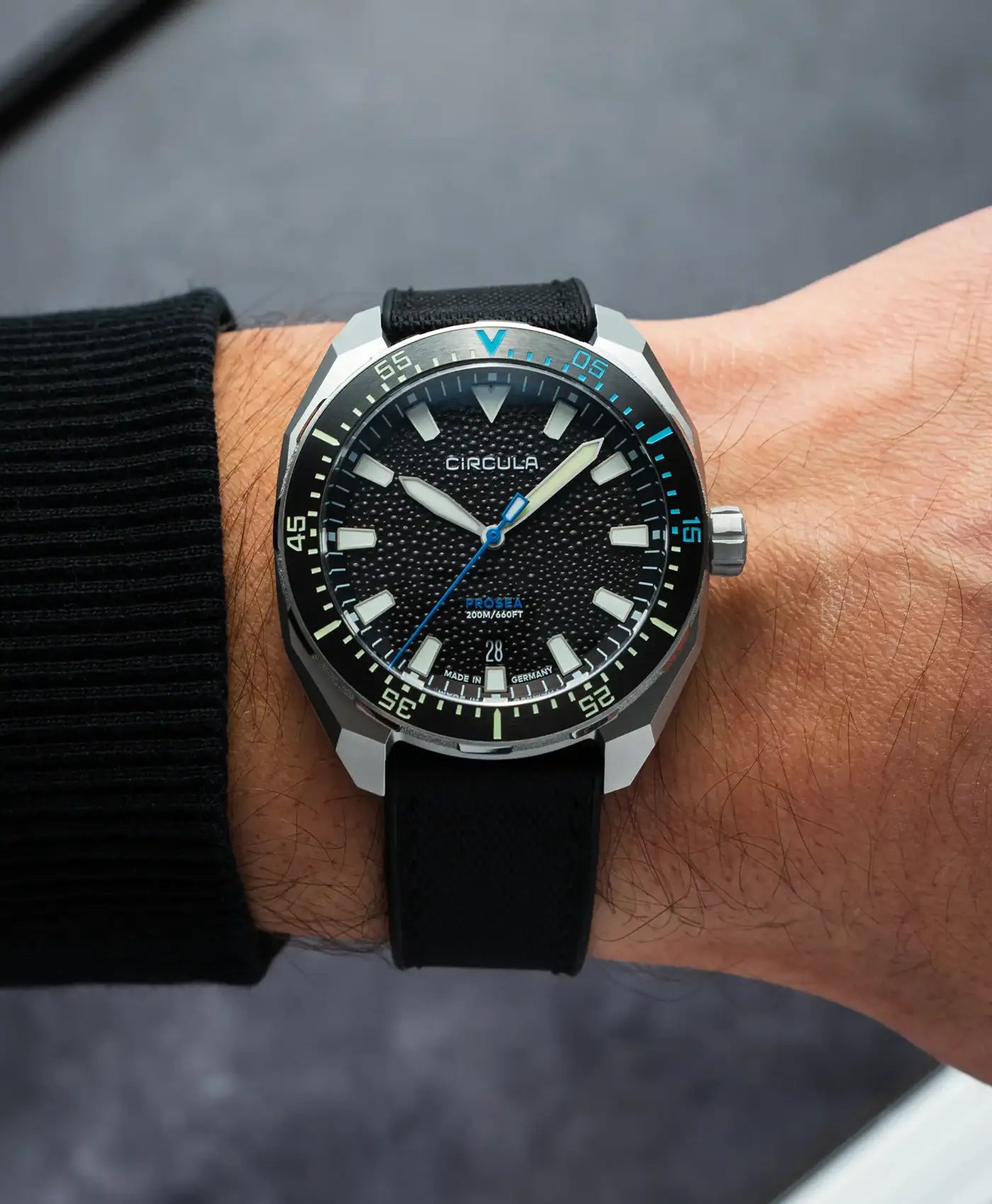 Circula - ProSea Black - wrist shot