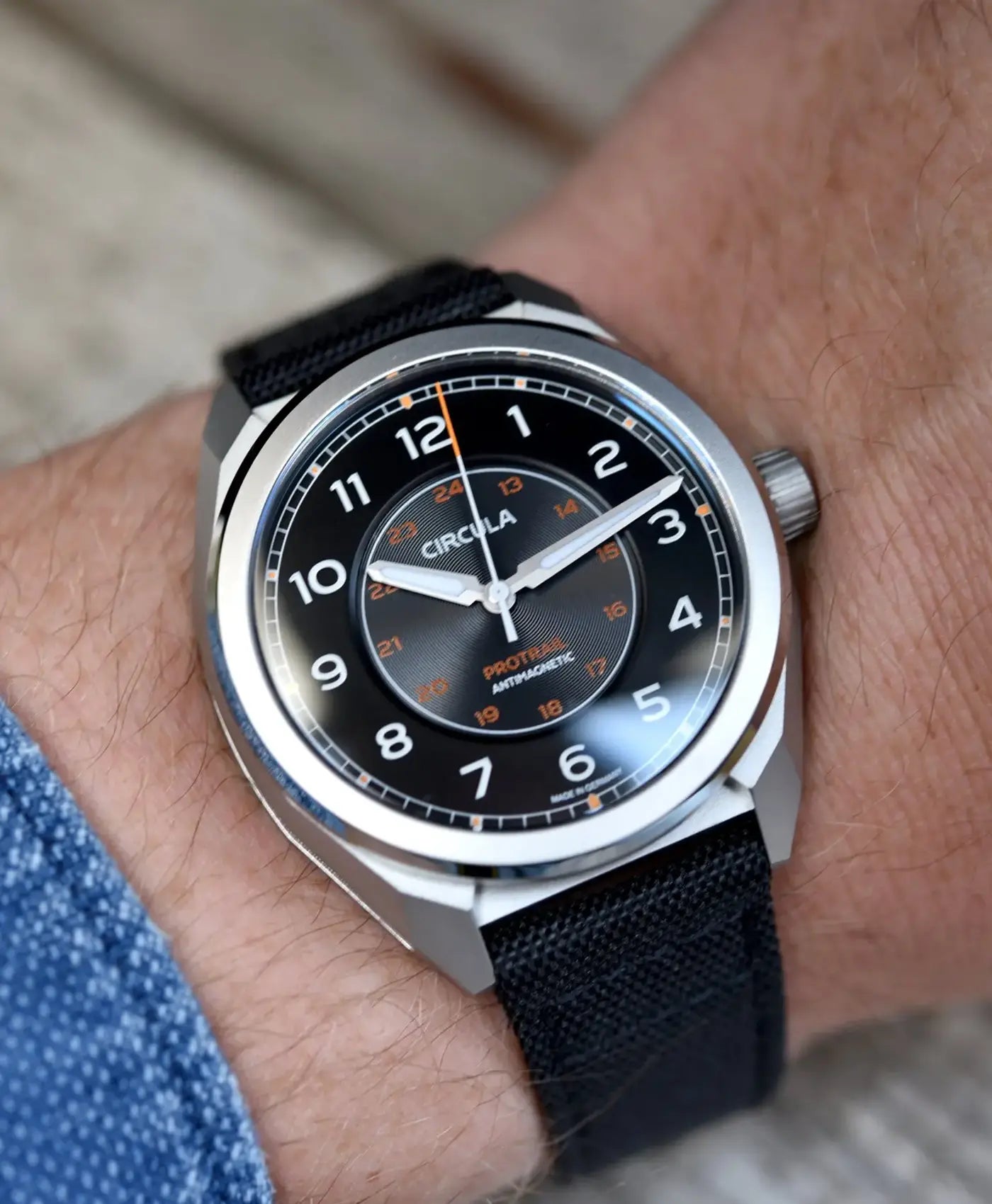 Circula ProTrail Black - wrist shot