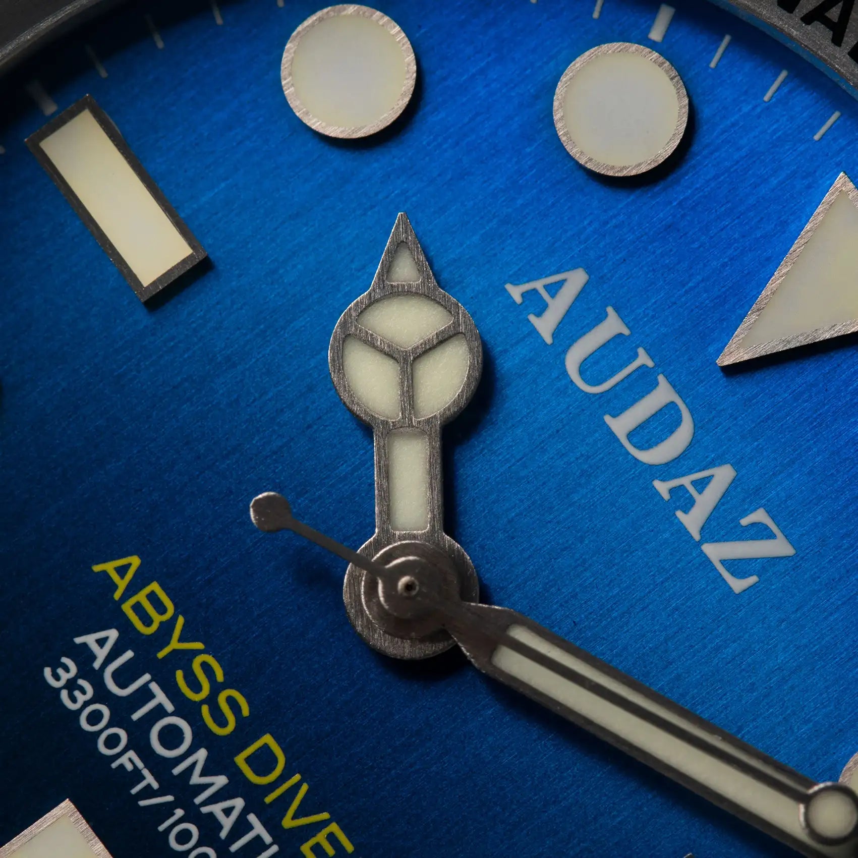 Audaz ABYSS DIVER black blue gradient dial close up