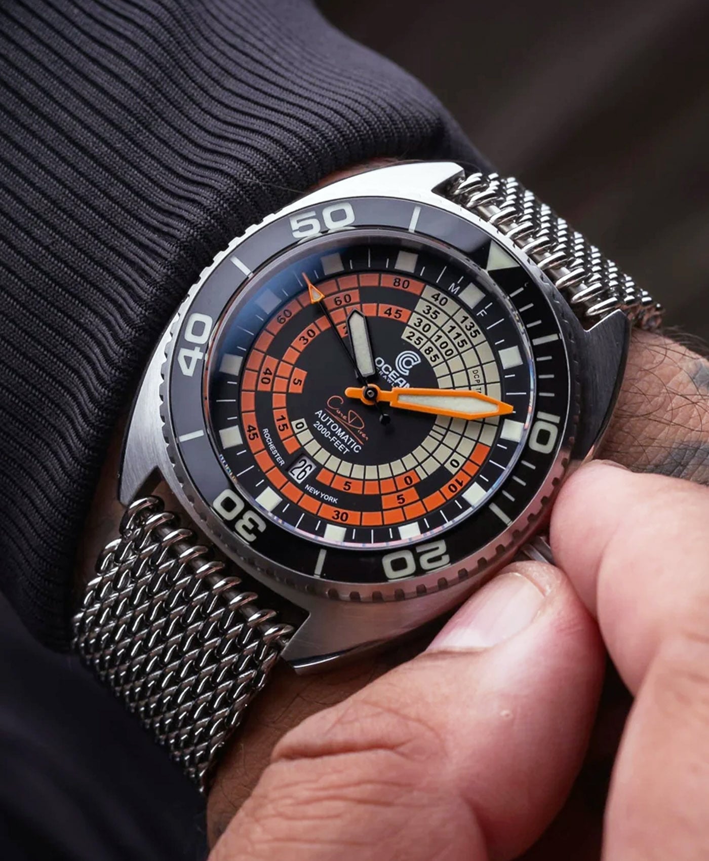 Ocean Crawler - Decompression Timer - Black - wrist shot-min