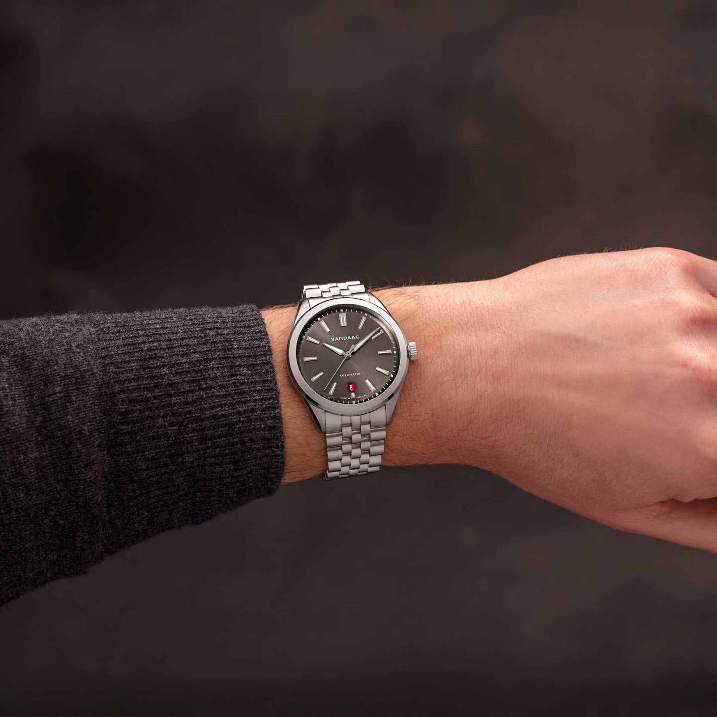 Vandaag - Baas - Balance - Steel Bracelet - Grey Date - wrist shot