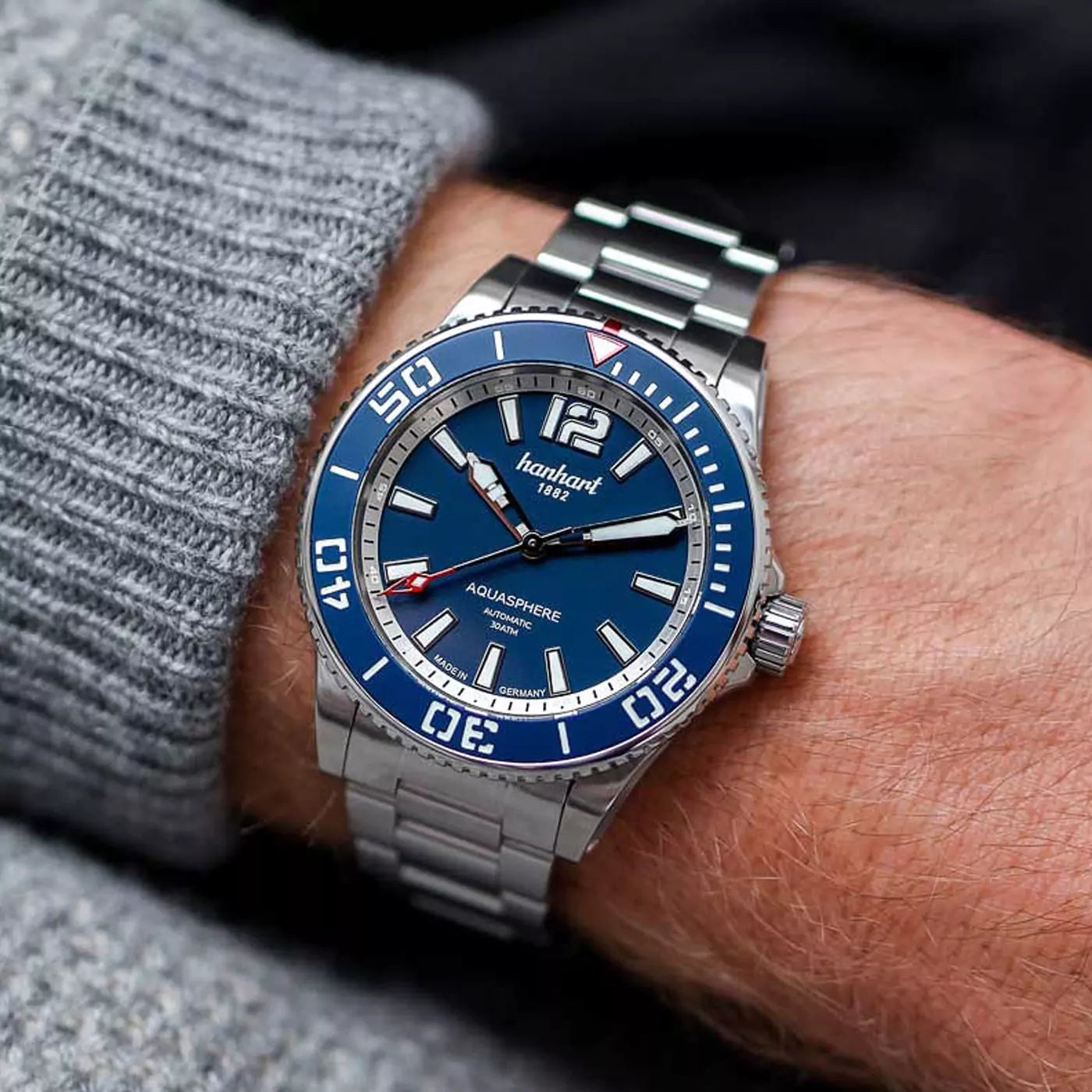 hanhart-aquasphere-freefall-blue-42mm-pocketshot2