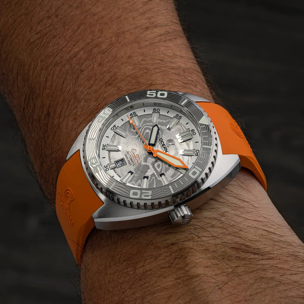 ocean-crawler-core-diver-damascus-steel-2-straps-included-rubber wrist shot