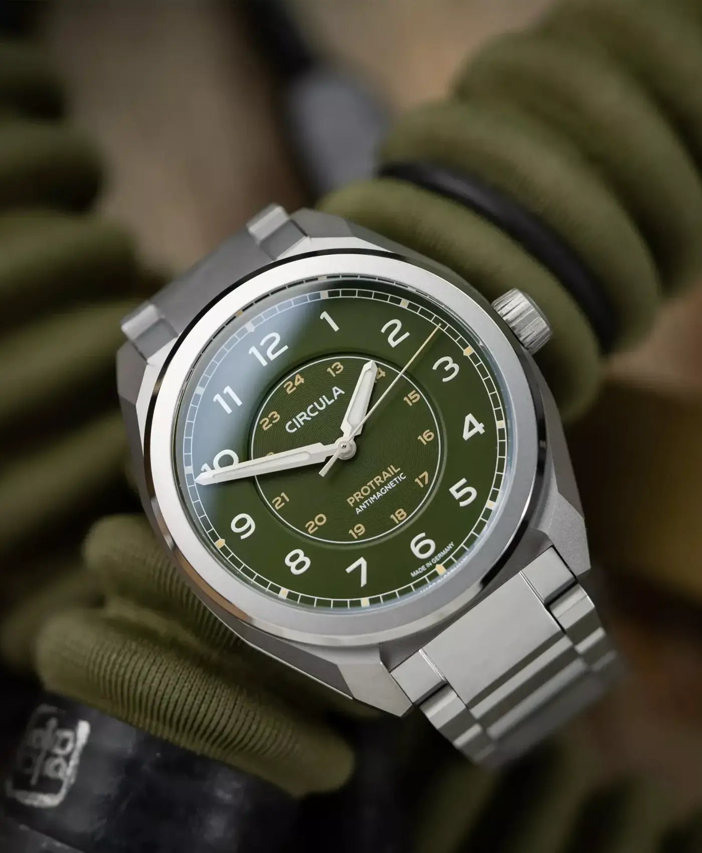 Circula ProTrail Green - steel bracelet - mood
