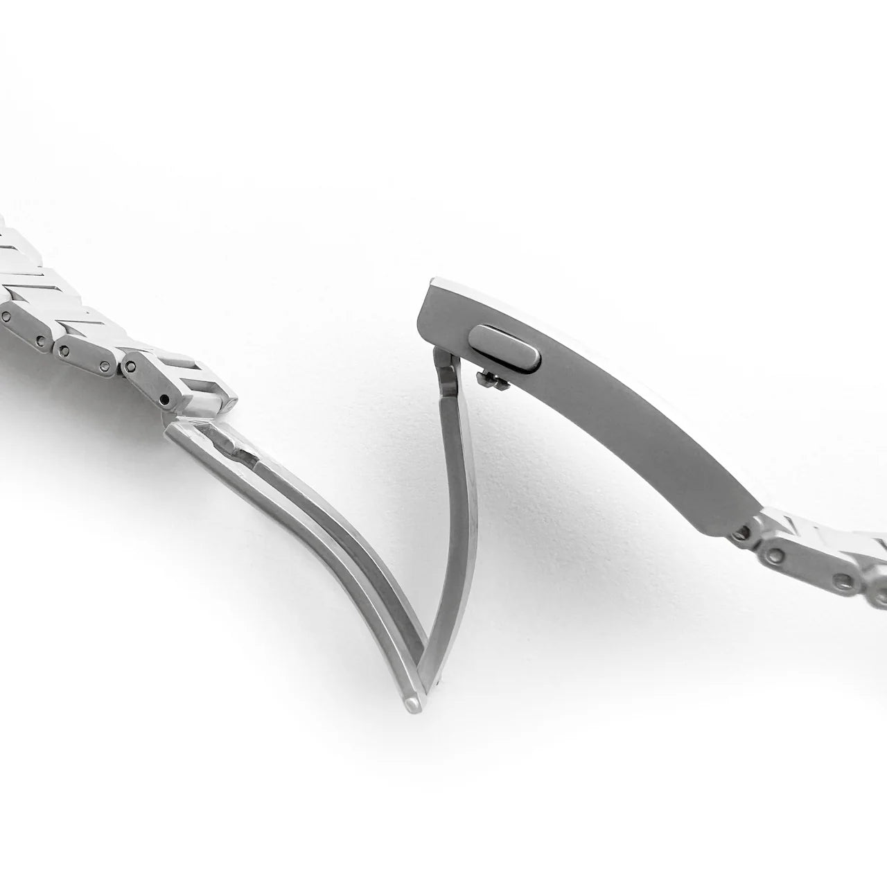 New_Ultrahex_titianium_bracelet clasp open