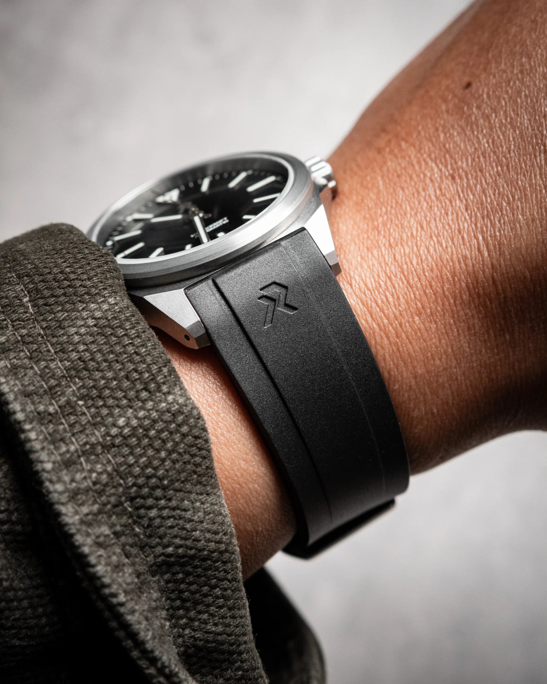 RZE - HexaFlex 2.0 Rubber Strap - Carbon Black