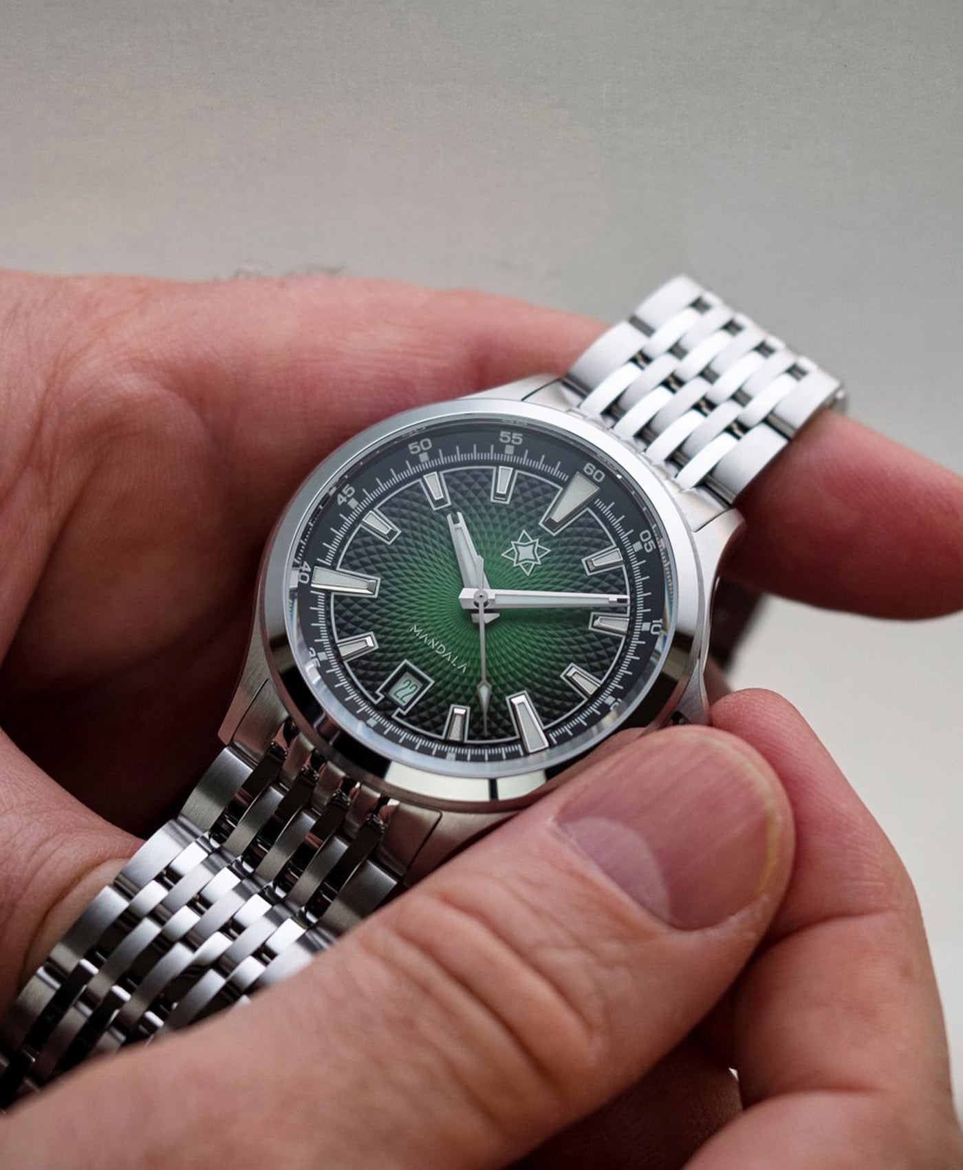 Second Hour - Mandala MKII - Mandala Burst - Green - Hands-min