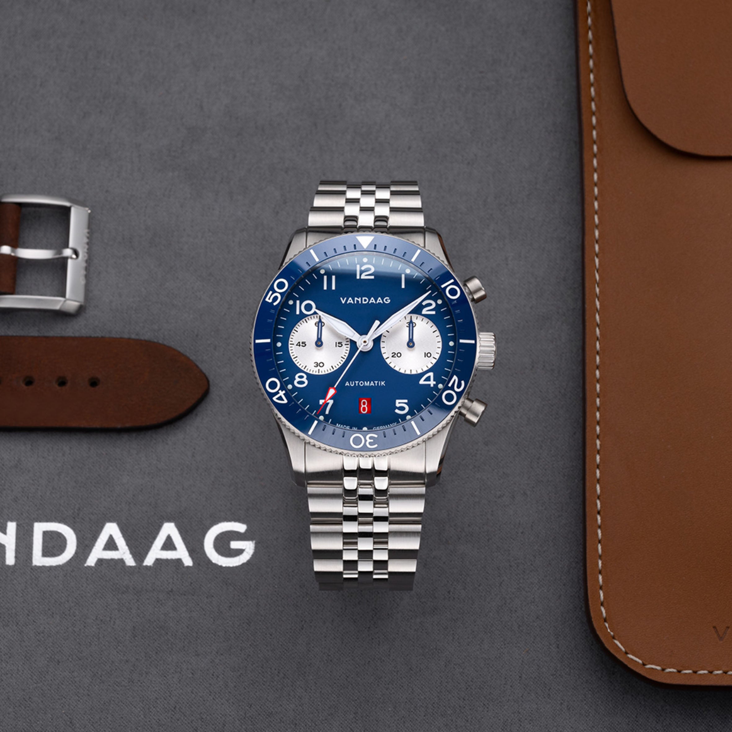 Vandaag - Schallmauer Automatik - Reverse Panda Blue - Steel Bracelet - mood