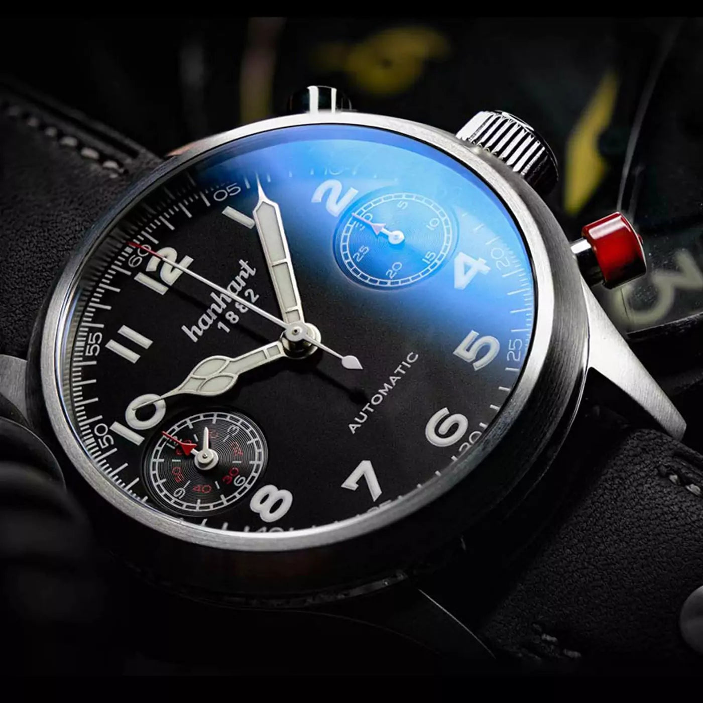 hanhart-pioneer-twindicator-black-smooth-bezel-45-mm-black-leather-strap-mood