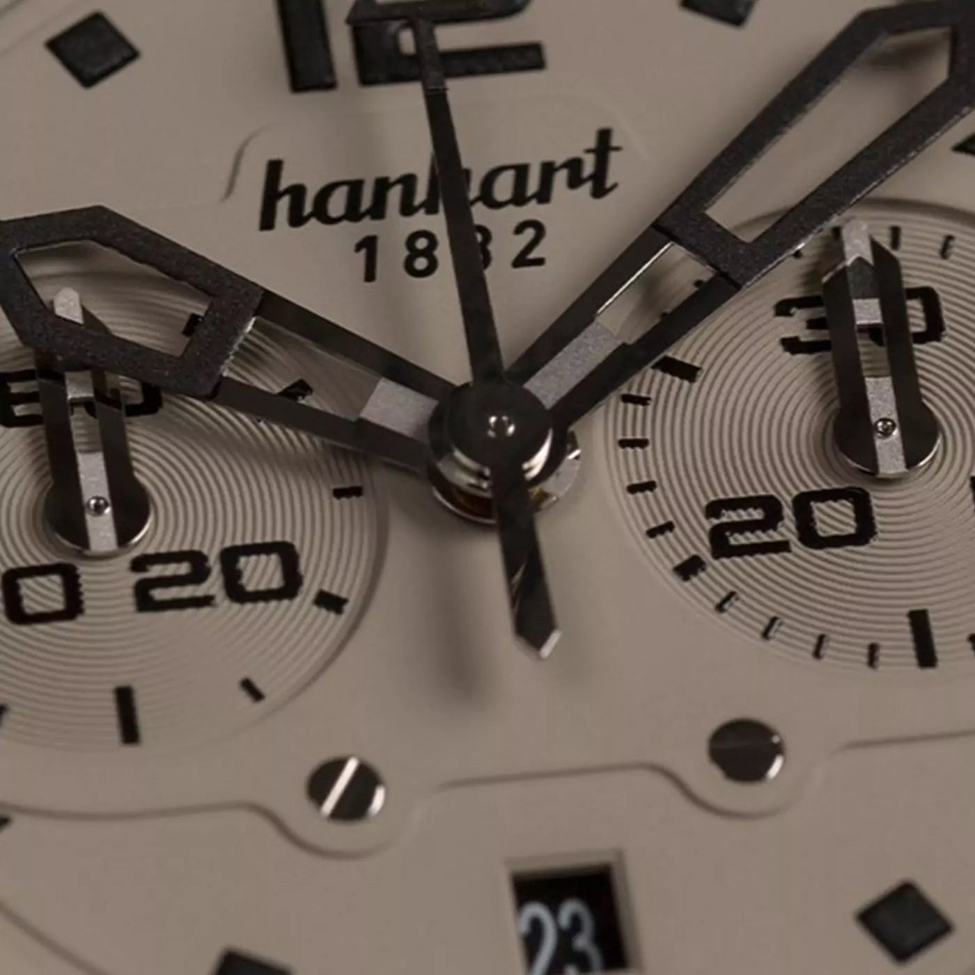hanhart-primus-monochrome-pilot-44-mm-dial-close-up