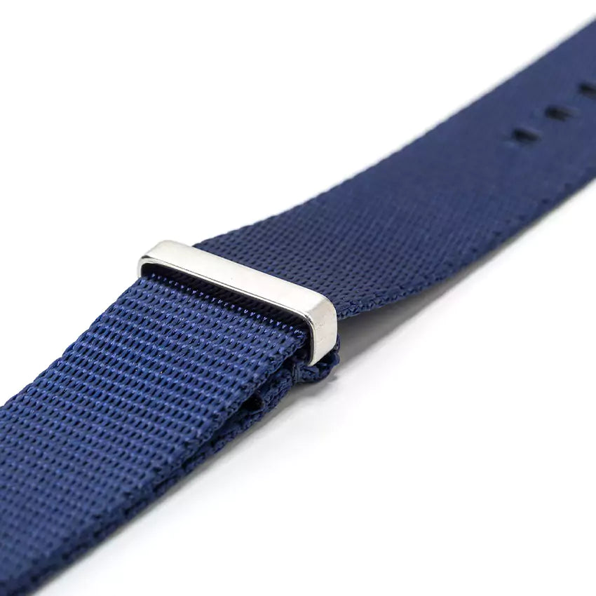 heavy-duty-single-piece-nylon-strap-blue-buckle-detail-