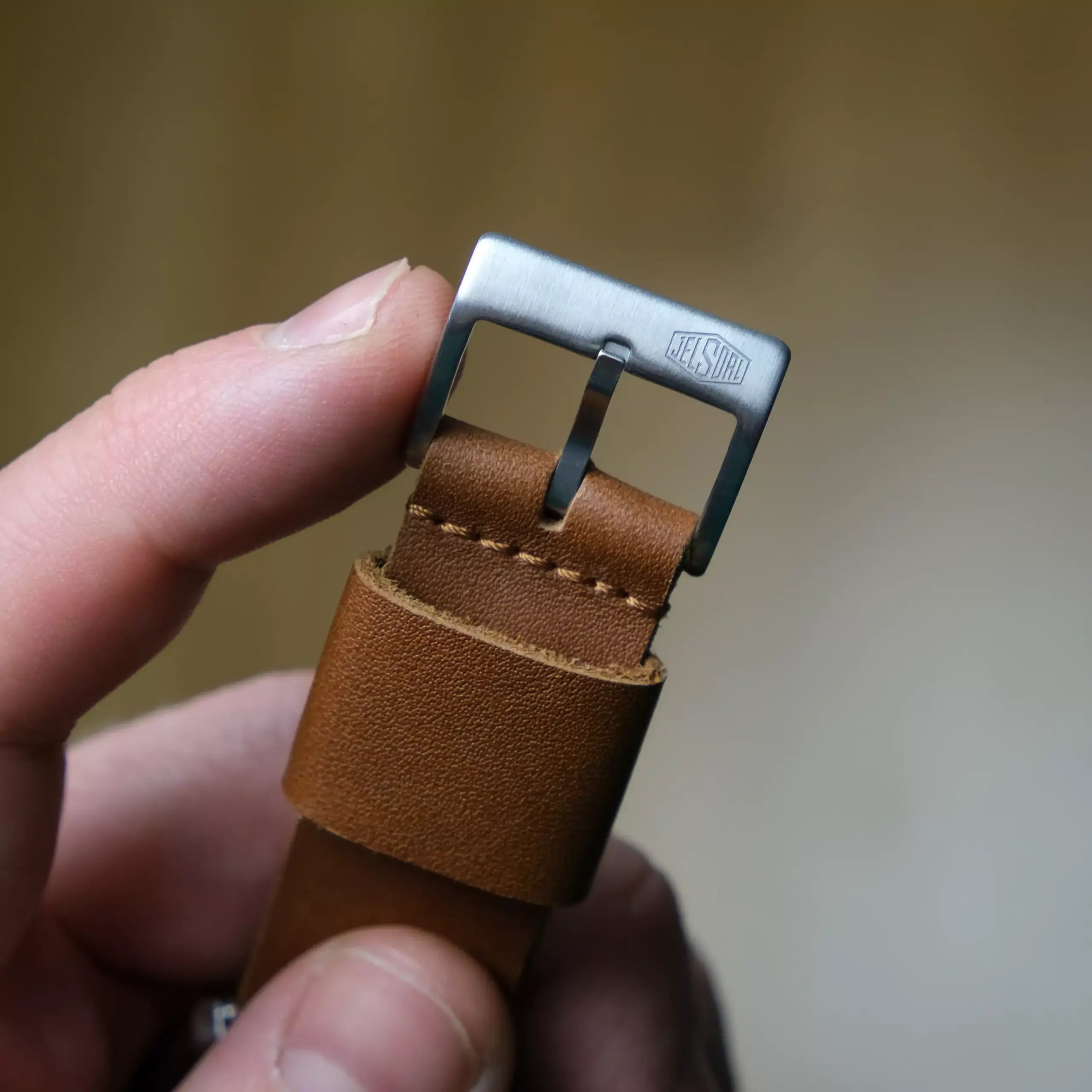 jelsdal-leather-singlepiece-strap-brown-buckle