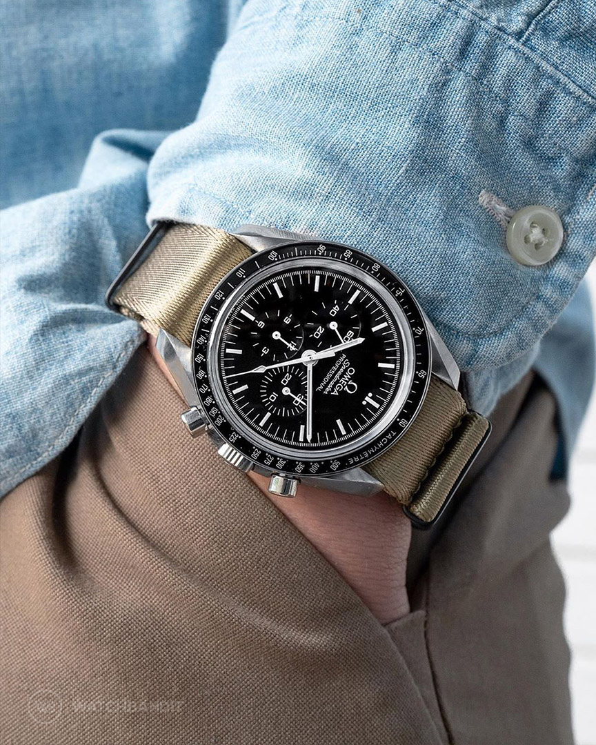 Omega Speedmaster an beigem NATO Uhrennarmband von Watchbandit