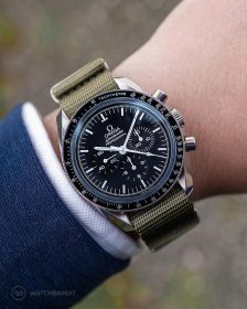 Omega Speedmaster an grünem NATO Uhrennarmband von Watchbandit