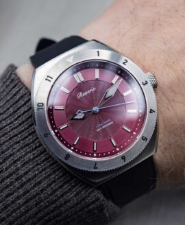 Reviere Diver Red-wrist shot