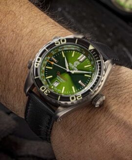 Ocean Crawler Ocean Navigator 45 - Green - Wrist Shot