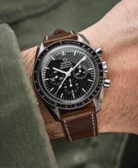 Wristporn-brown-Horween-Leather-Watch Strap-omega-speedmaster-wrist-shot-min