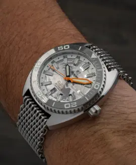 ocean-crawler-core-diver-damascus-steel-2-straps-included-metal bracelet wrist shot