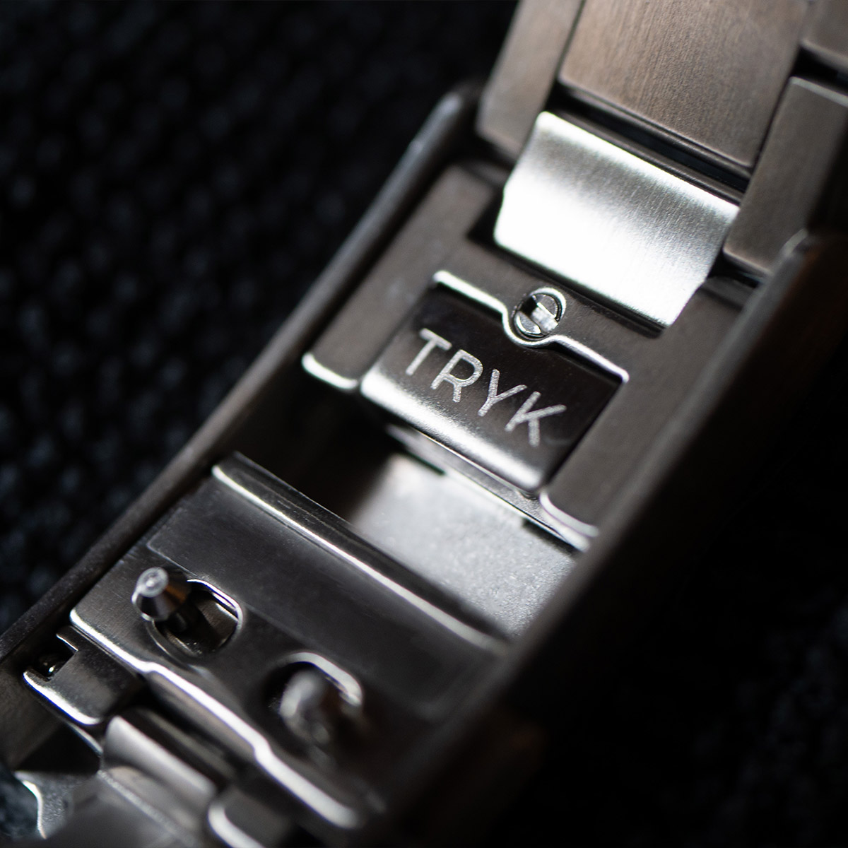 Nordic-Marine-Instruments-Oserston-Fuldmane-buckle-on-the-fly-adjustment