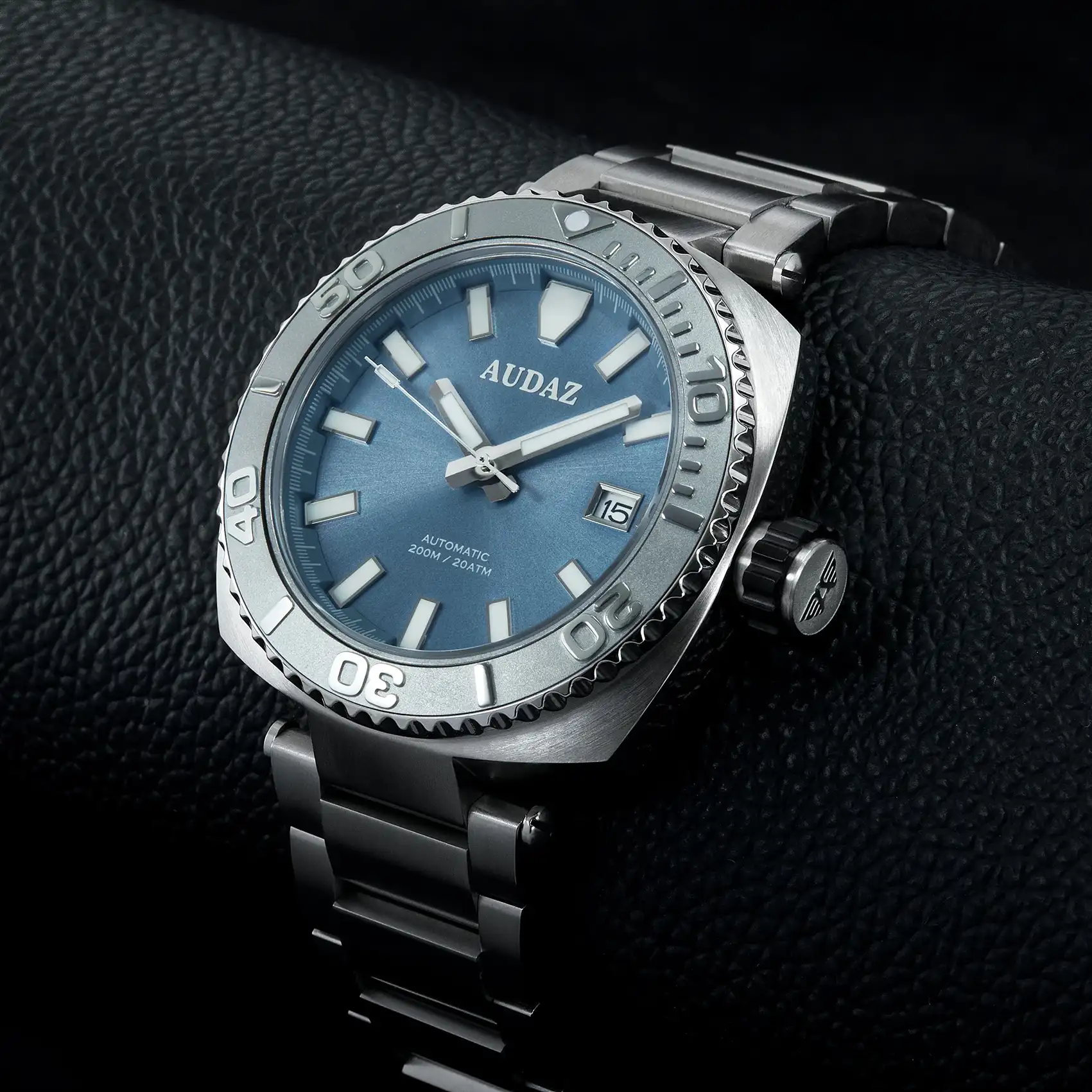 LightBlueKingRayAngle01v2A_5000x Audaz KING RAY ADZ-3040-03 - ice blue sunray dial