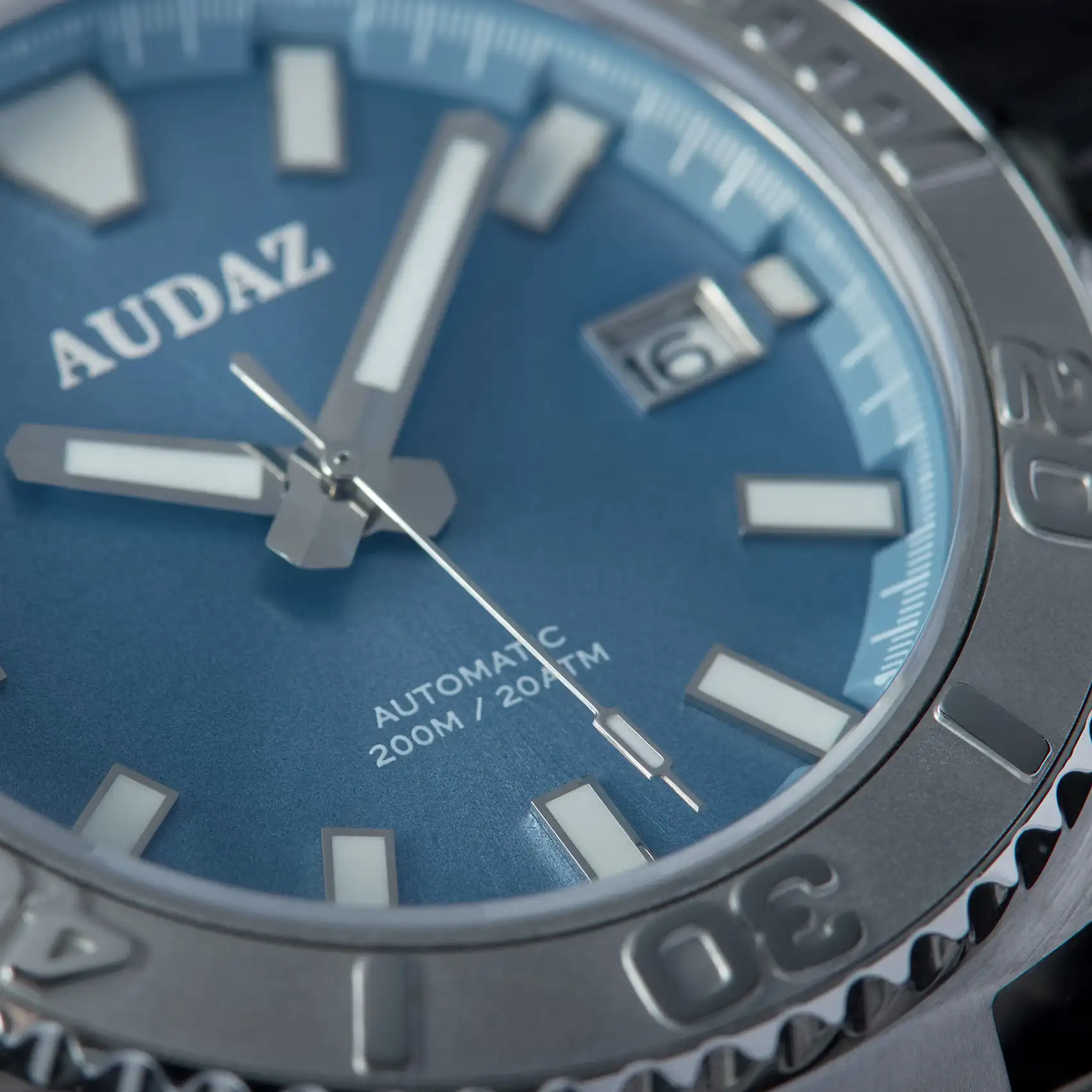 LightBlueKingRayMacro_5000x Audaz KING RAY ADZ-3040-03 - ice blue sunray dial close up