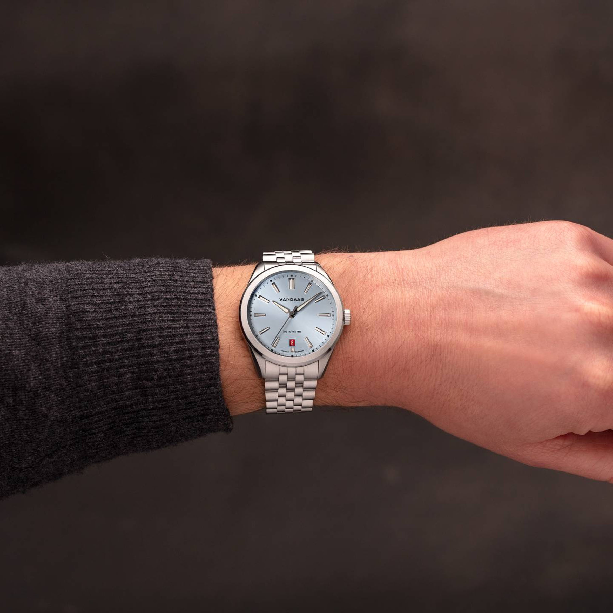 Vandaag - Baas - Polar - Steel Bracelet - Red Date - wrist shot Vandaag - Baas - Polar - Steel Bracelet - Red Date - wrist shot