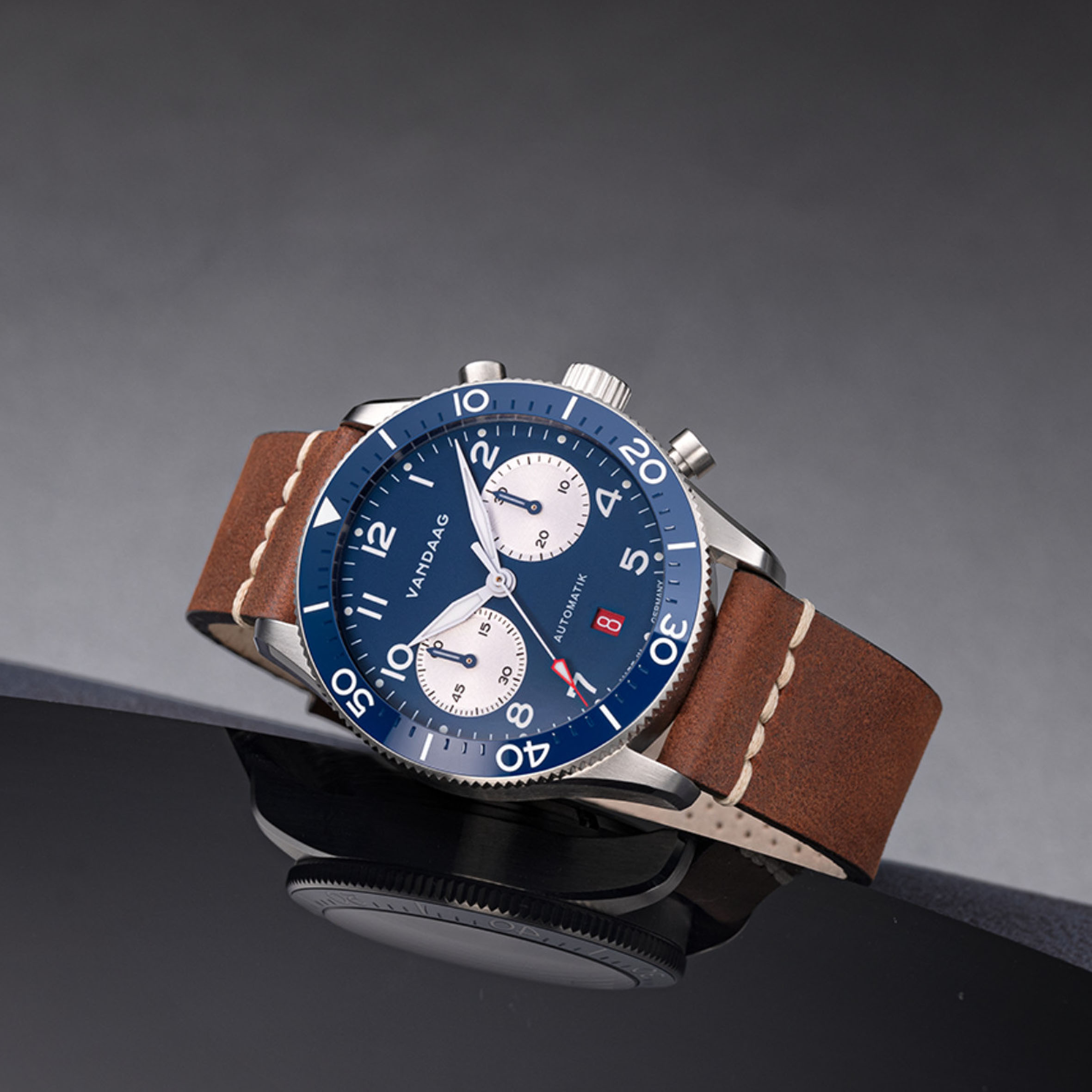 Vandaag - Schallmauer Automatik - Reverse Panda Blue - Tweede Pelle Leather Strap - mood Vandaag - Schallmauer Automatik - Reverse Panda Blue - Tweede Pelle Leather Strap - mood