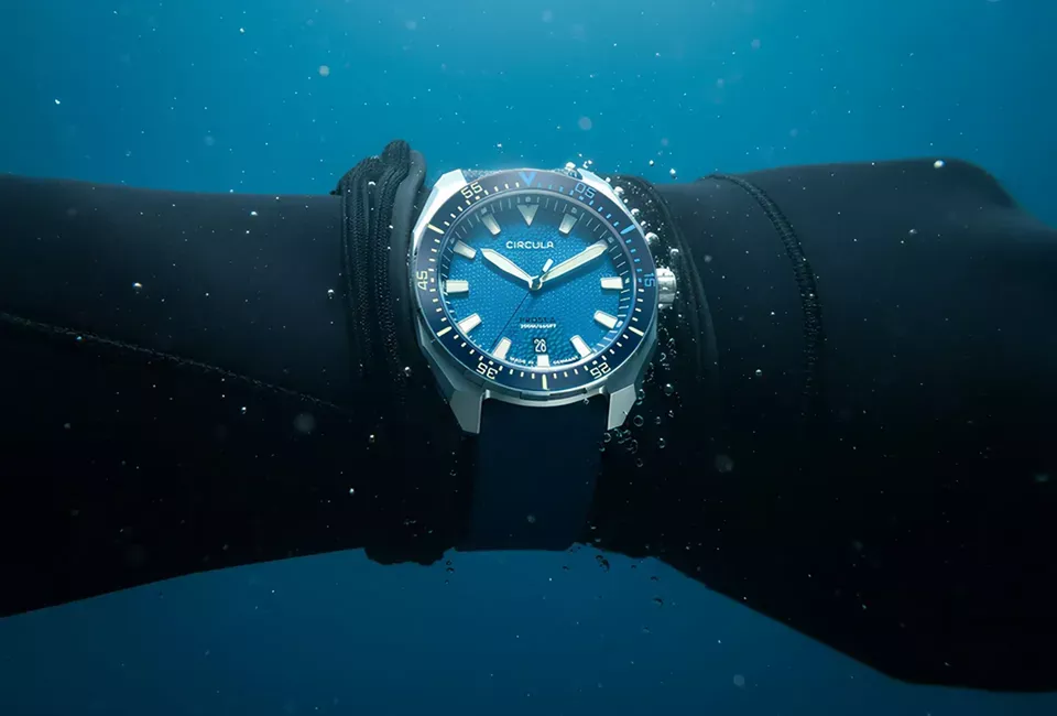circula pro sea wrist shot under water over dive suit
